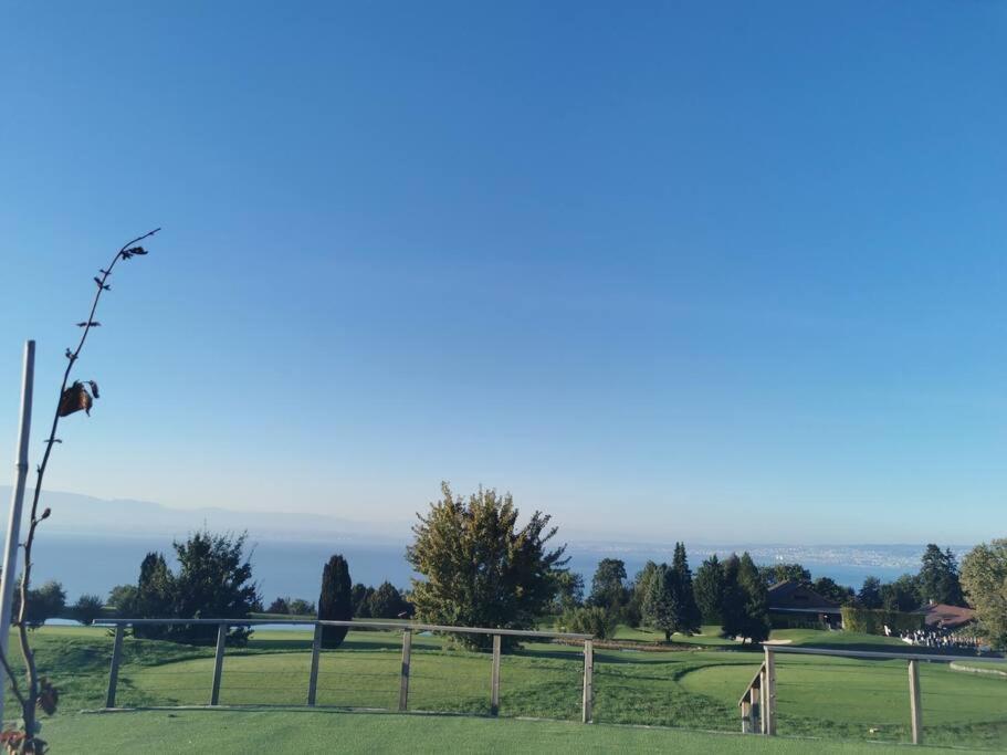 Appartement Vue Sur Le Golf Et Le Lac Leman Publier Eksteriør billede